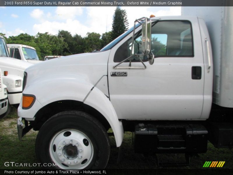 Oxford White / Medium Graphite 2003 Ford F650 Super Duty XL Regular Cab Commerical Moving Truck