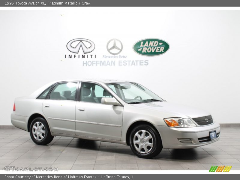 Front 3/4 View of 1995 Avalon XL