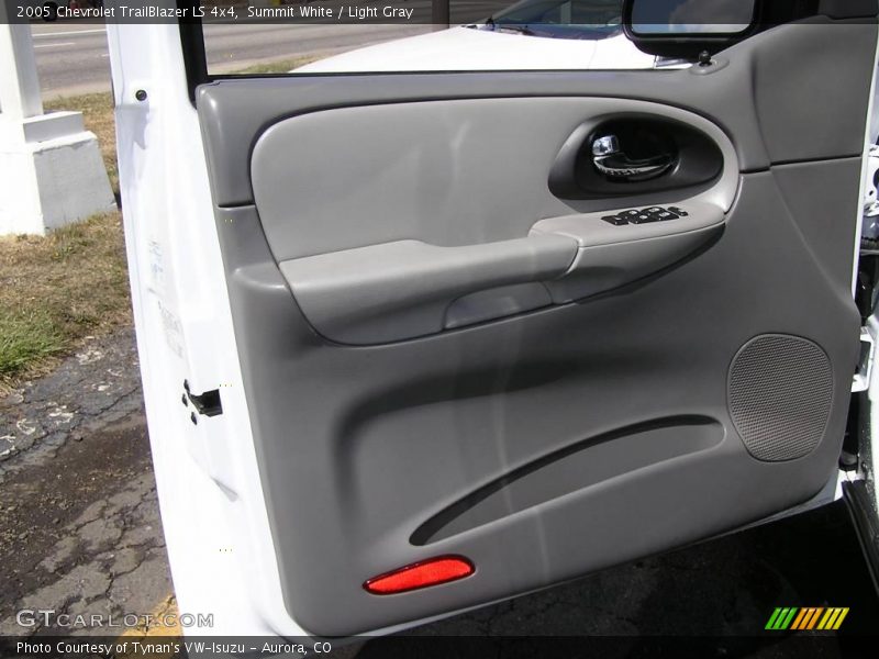 Summit White / Light Gray 2005 Chevrolet TrailBlazer LS 4x4