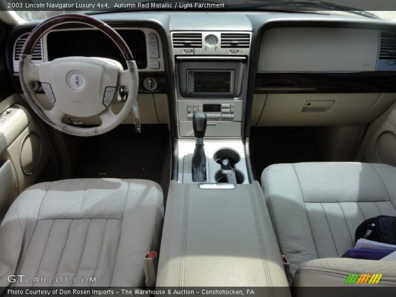 Dashboard of 2003 Navigator Luxury 4x4