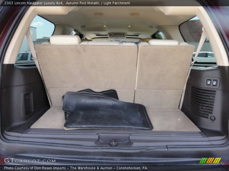  2003 Navigator Luxury 4x4 Trunk