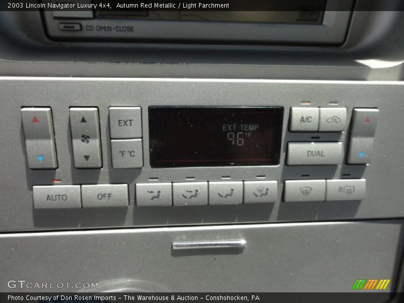 Controls of 2003 Navigator Luxury 4x4