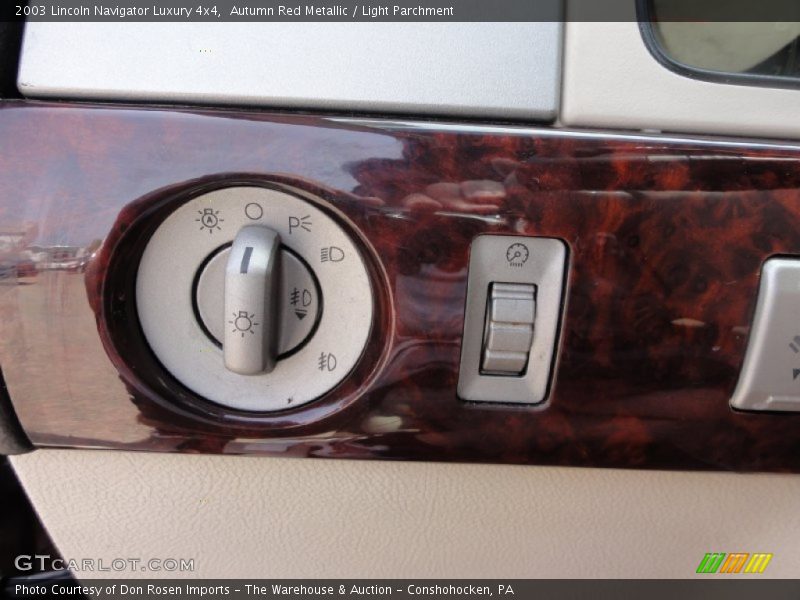 Controls of 2003 Navigator Luxury 4x4