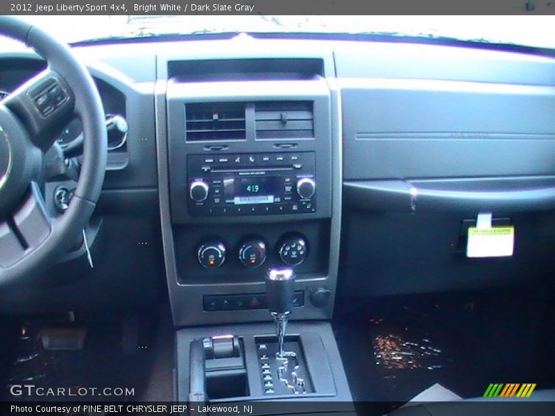 Bright White / Dark Slate Gray 2012 Jeep Liberty Sport 4x4