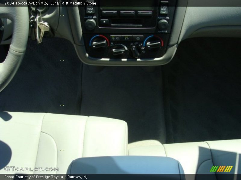 Lunar Mist Metallic / Stone 2004 Toyota Avalon XLS