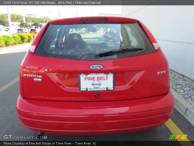 Infra-Red / Charcoal/Charcoal 2006 Ford Focus ZX5 SES Hatchback