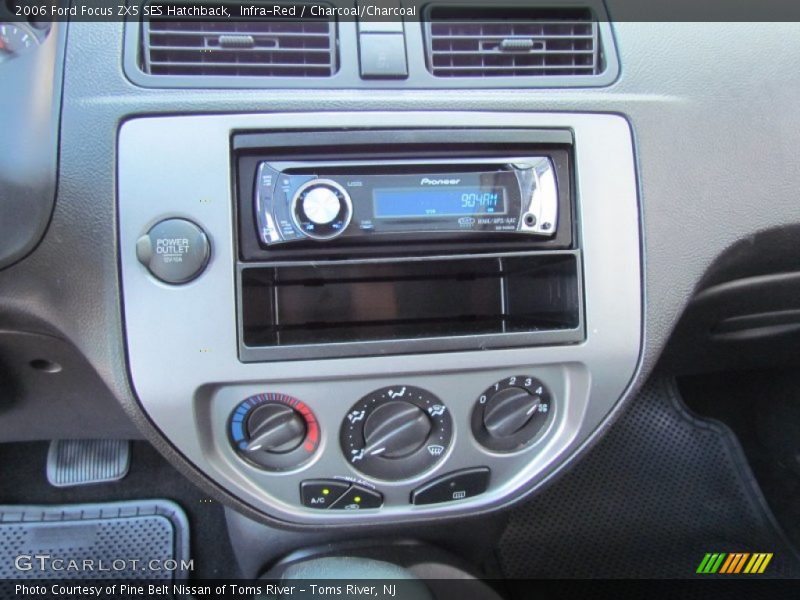 Infra-Red / Charcoal/Charcoal 2006 Ford Focus ZX5 SES Hatchback