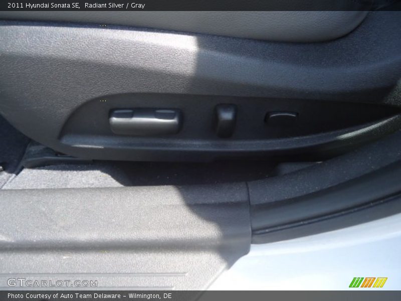 Radiant Silver / Gray 2011 Hyundai Sonata SE