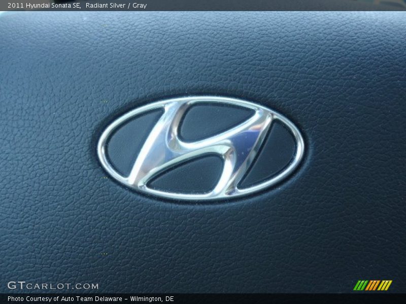Radiant Silver / Gray 2011 Hyundai Sonata SE
