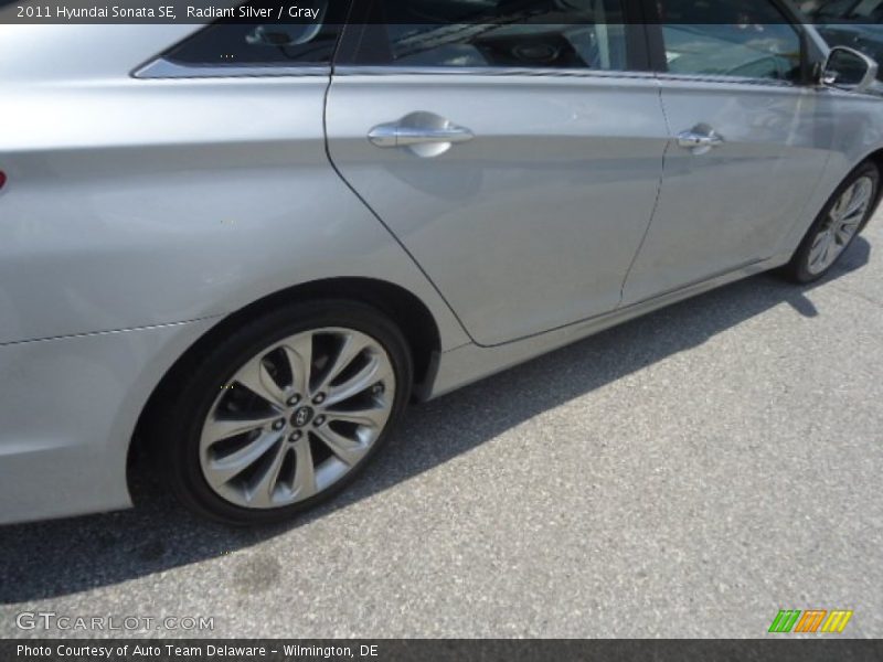 Radiant Silver / Gray 2011 Hyundai Sonata SE