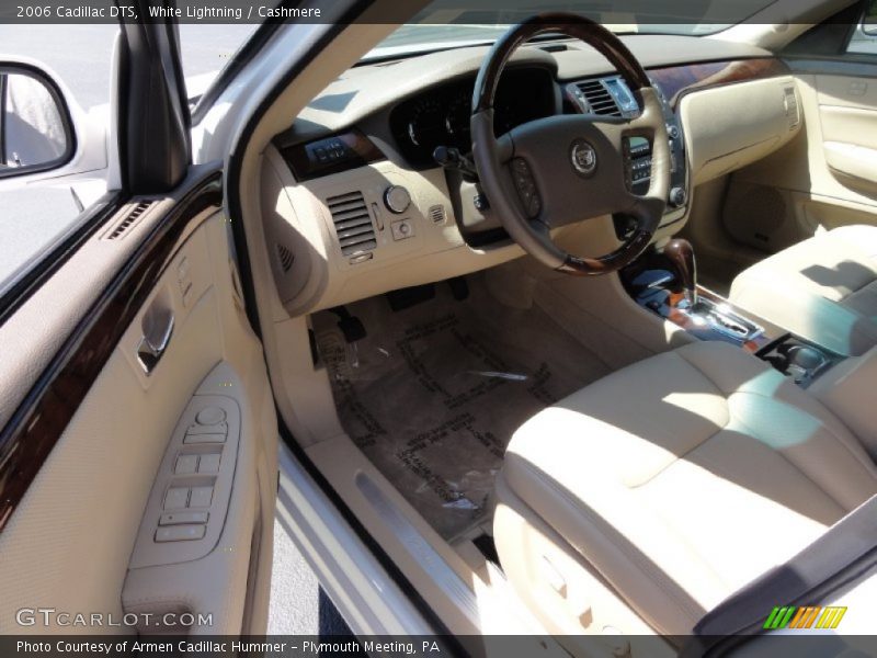 White Lightning / Cashmere 2006 Cadillac DTS