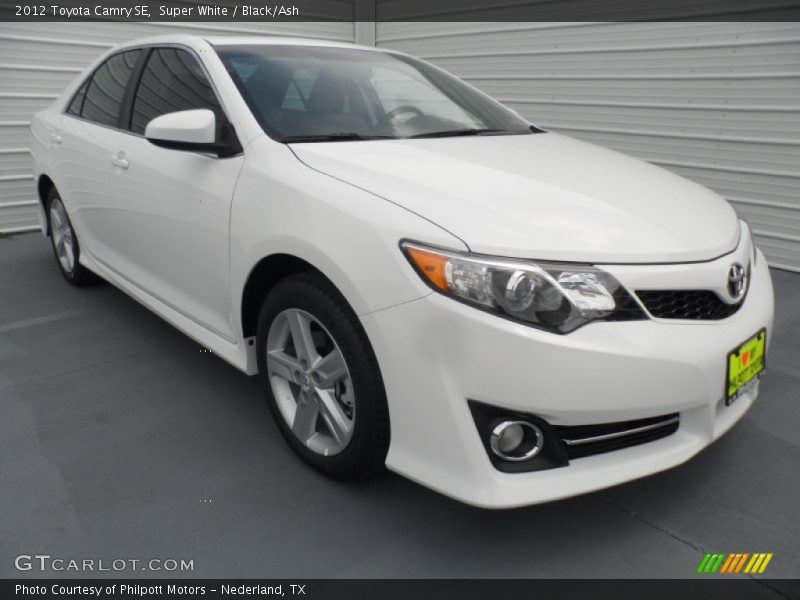 Super White / Black/Ash 2012 Toyota Camry SE