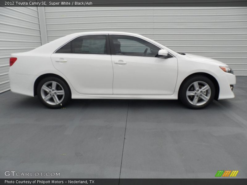 Super White / Black/Ash 2012 Toyota Camry SE