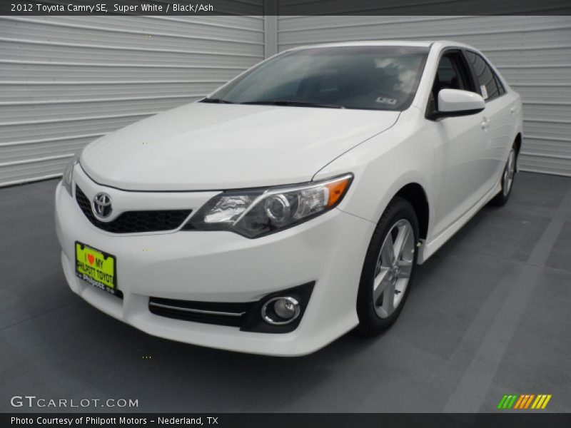 Super White / Black/Ash 2012 Toyota Camry SE