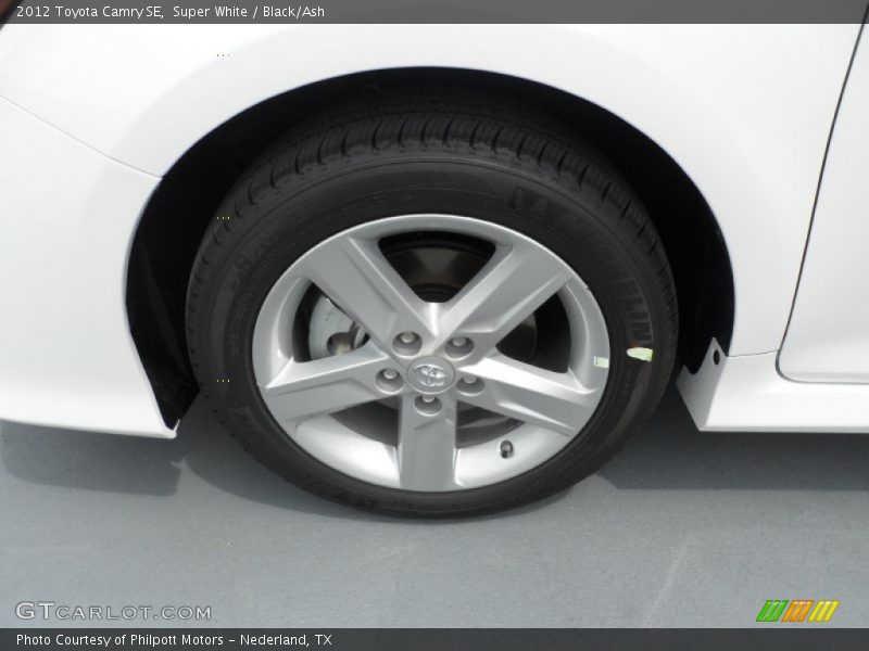 Super White / Black/Ash 2012 Toyota Camry SE