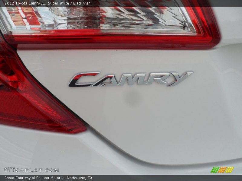 Super White / Black/Ash 2012 Toyota Camry SE