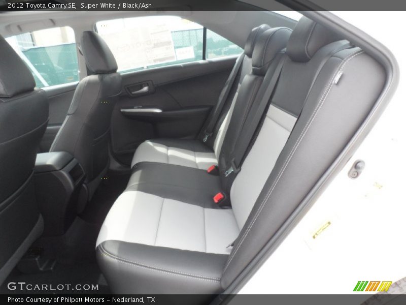 Super White / Black/Ash 2012 Toyota Camry SE