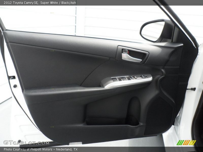 Super White / Black/Ash 2012 Toyota Camry SE