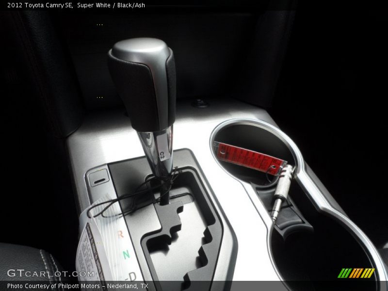 Super White / Black/Ash 2012 Toyota Camry SE