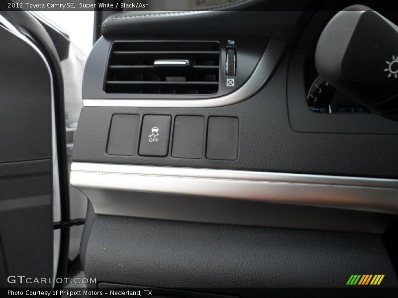 Super White / Black/Ash 2012 Toyota Camry SE