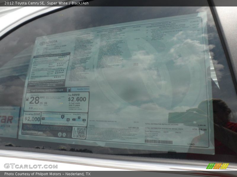 Super White / Black/Ash 2012 Toyota Camry SE