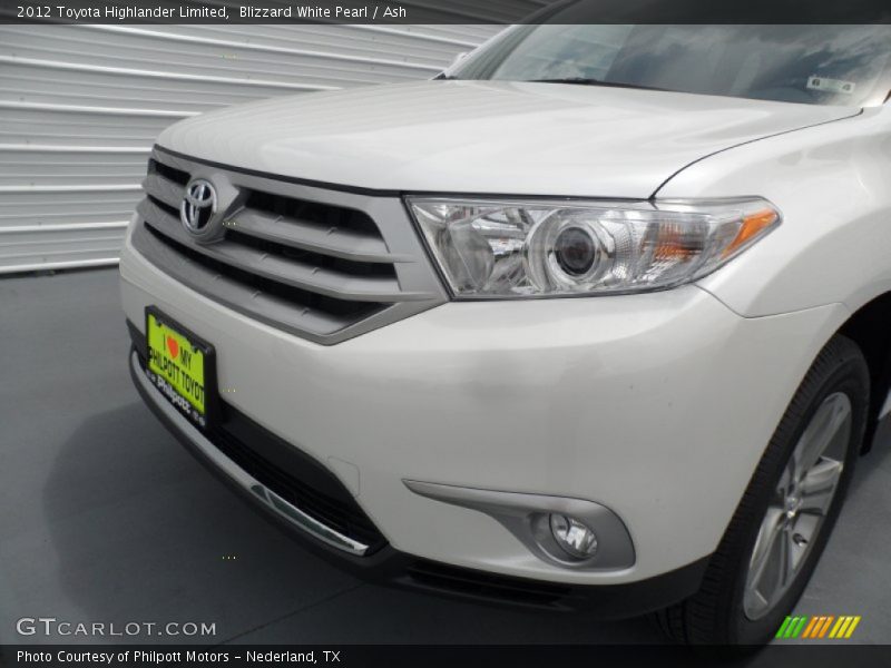 Blizzard White Pearl / Ash 2012 Toyota Highlander Limited
