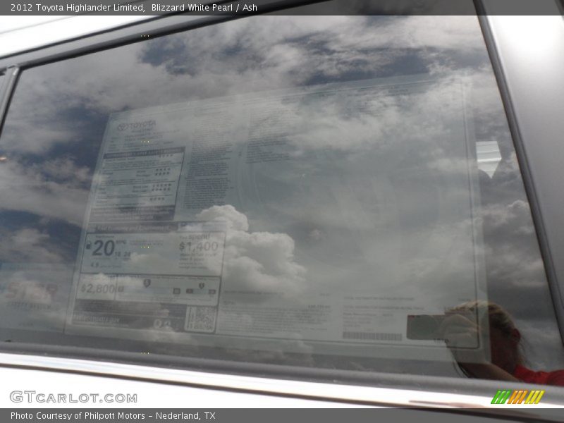 Blizzard White Pearl / Ash 2012 Toyota Highlander Limited