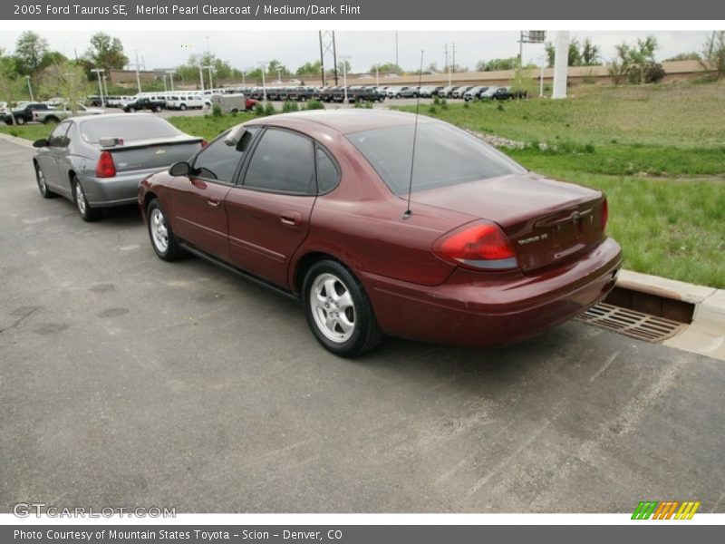 Merlot Pearl Clearcoat / Medium/Dark Flint 2005 Ford Taurus SE
