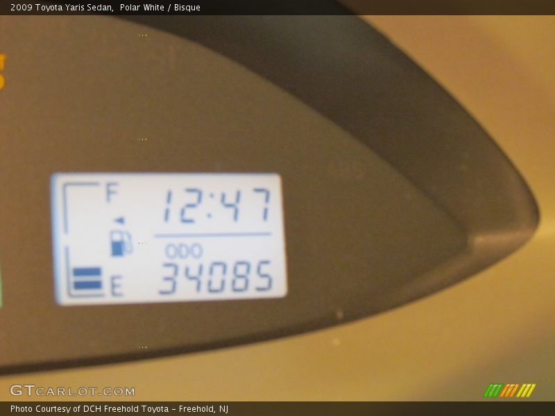 Polar White / Bisque 2009 Toyota Yaris Sedan