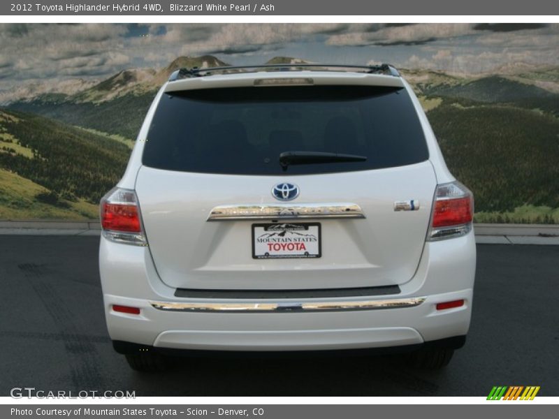 Blizzard White Pearl / Ash 2012 Toyota Highlander Hybrid 4WD