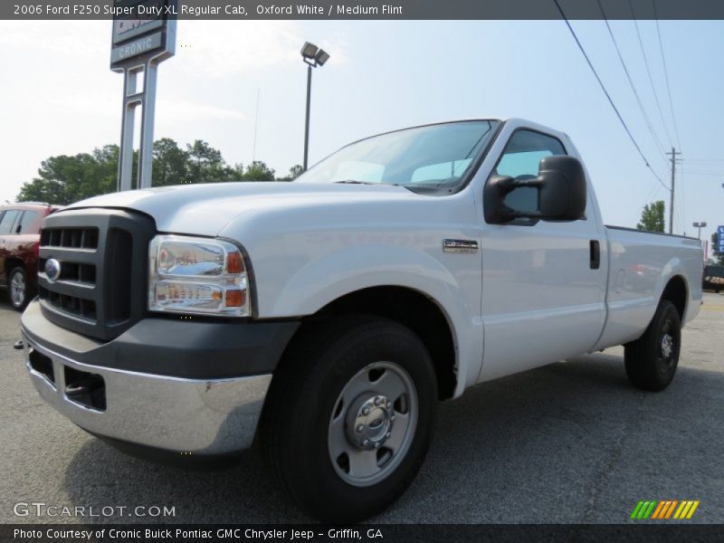 Oxford White / Medium Flint 2006 Ford F250 Super Duty XL Regular Cab
