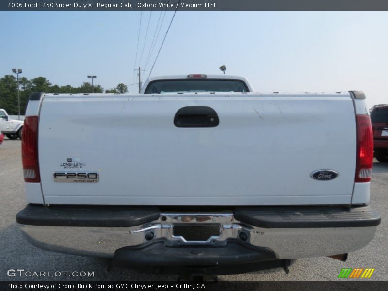 Oxford White / Medium Flint 2006 Ford F250 Super Duty XL Regular Cab