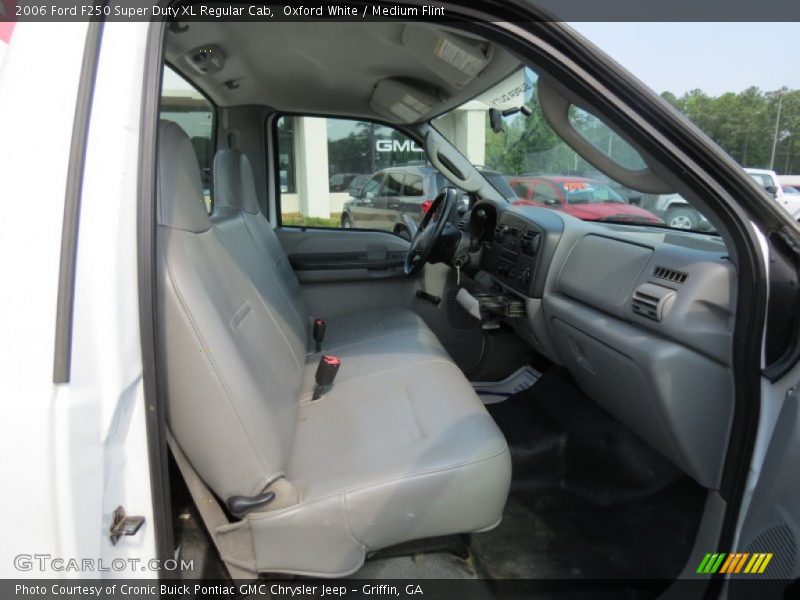 Oxford White / Medium Flint 2006 Ford F250 Super Duty XL Regular Cab