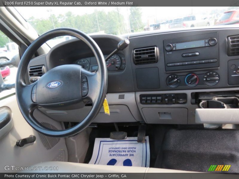 Oxford White / Medium Flint 2006 Ford F250 Super Duty XL Regular Cab