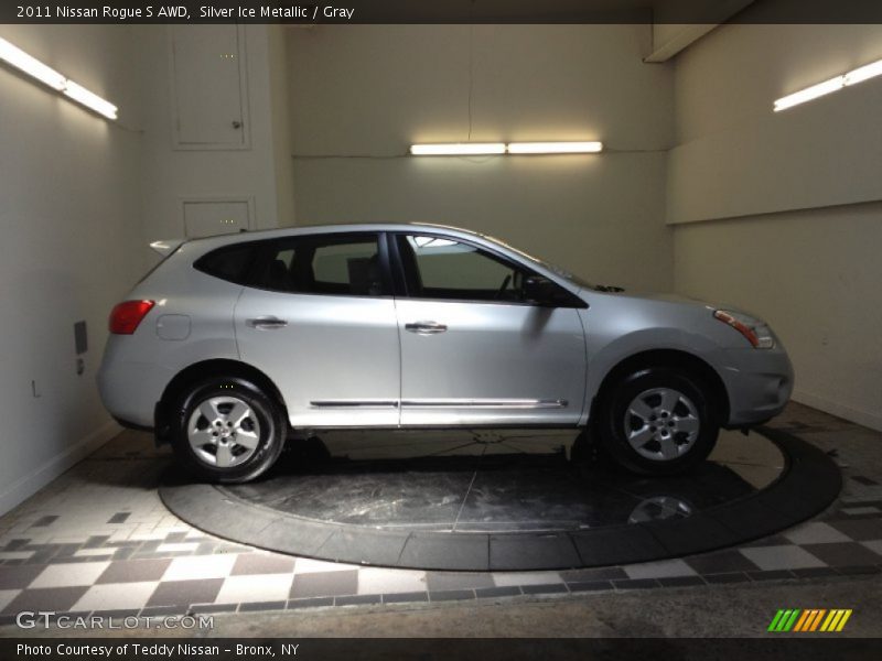 Silver Ice Metallic / Gray 2011 Nissan Rogue S AWD