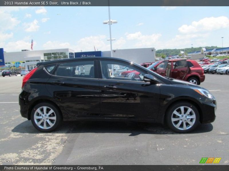 Ultra Black / Black 2013 Hyundai Accent SE 5 Door
