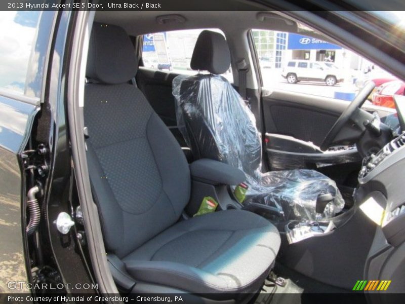  2013 Accent SE 5 Door Black Interior