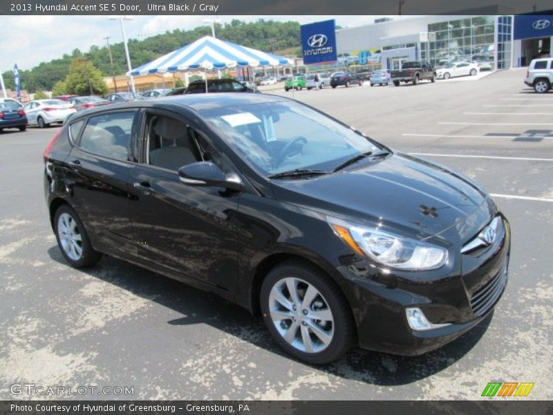 Ultra Black / Gray 2013 Hyundai Accent SE 5 Door