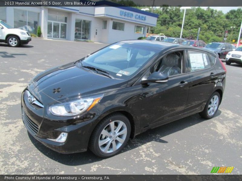 Ultra Black / Gray 2013 Hyundai Accent SE 5 Door