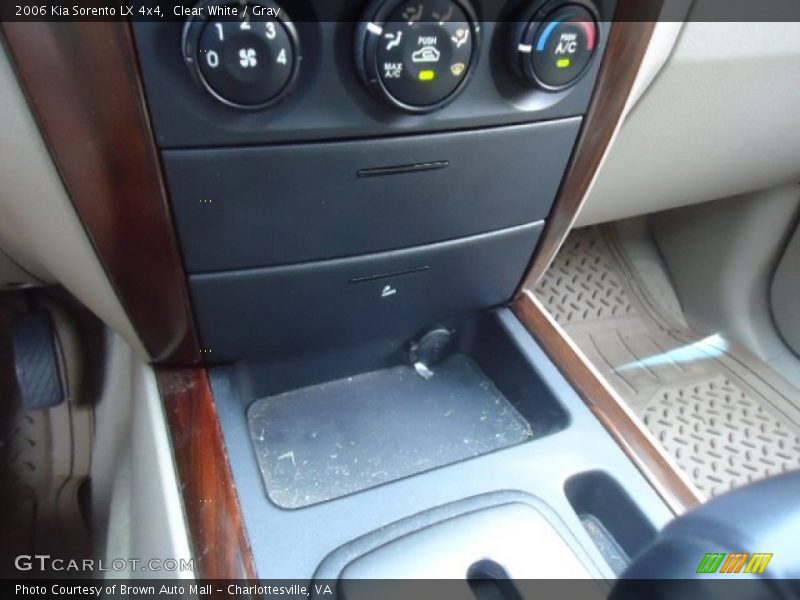 Clear White / Gray 2006 Kia Sorento LX 4x4