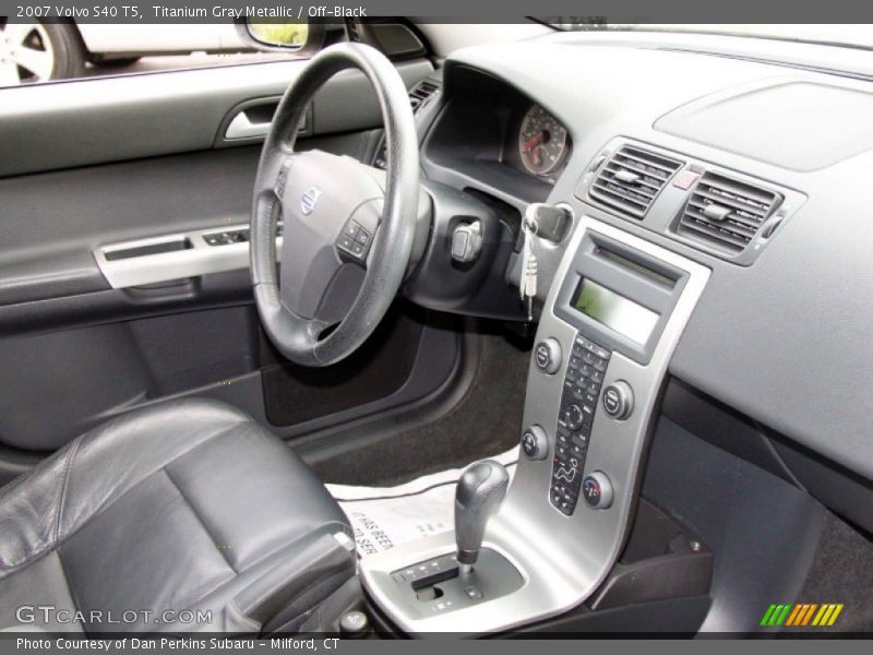Titanium Gray Metallic / Off-Black 2007 Volvo S40 T5
