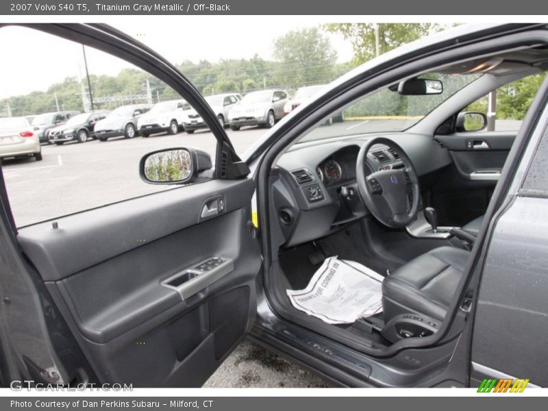 Titanium Gray Metallic / Off-Black 2007 Volvo S40 T5
