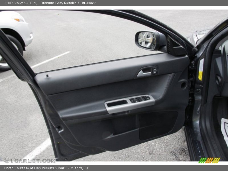 Titanium Gray Metallic / Off-Black 2007 Volvo S40 T5