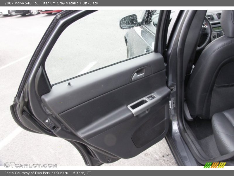 Titanium Gray Metallic / Off-Black 2007 Volvo S40 T5