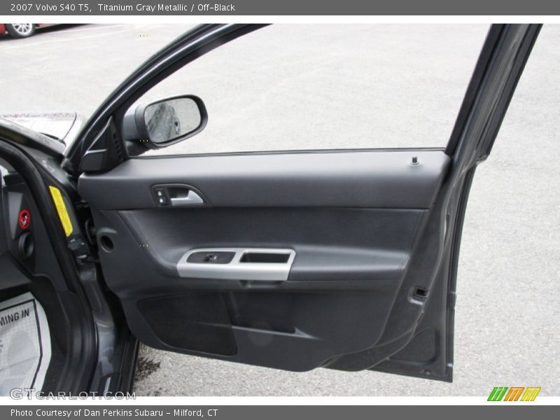 Titanium Gray Metallic / Off-Black 2007 Volvo S40 T5