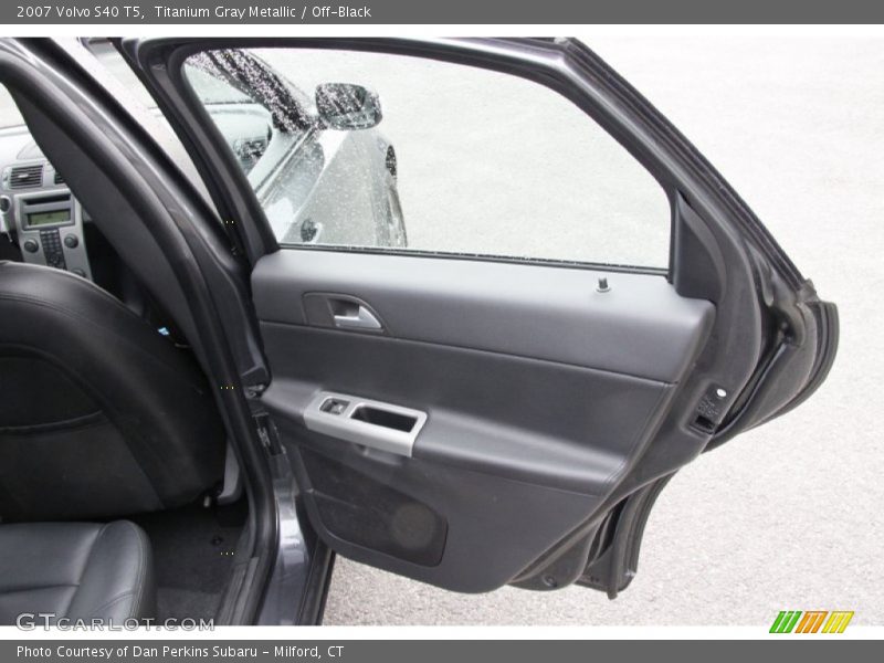 Titanium Gray Metallic / Off-Black 2007 Volvo S40 T5