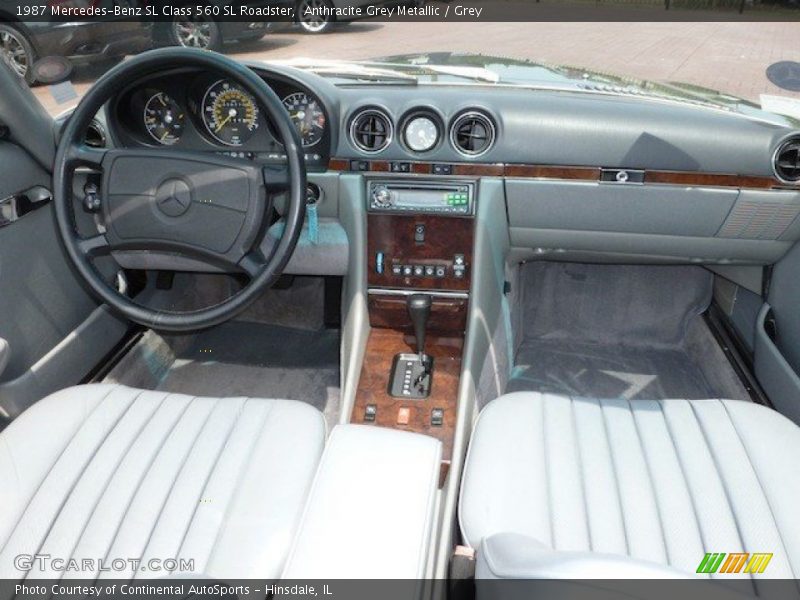 Dashboard of 1987 SL Class 560 SL Roadster