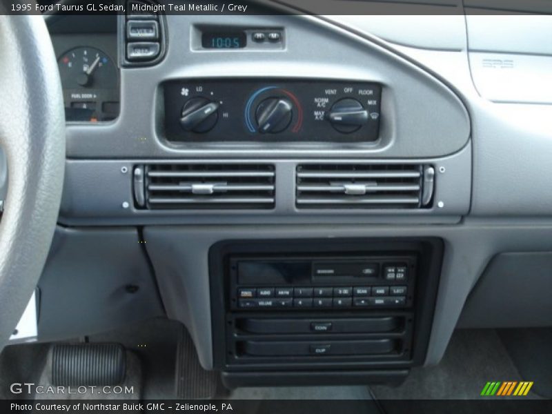 Controls of 1995 Taurus GL Sedan