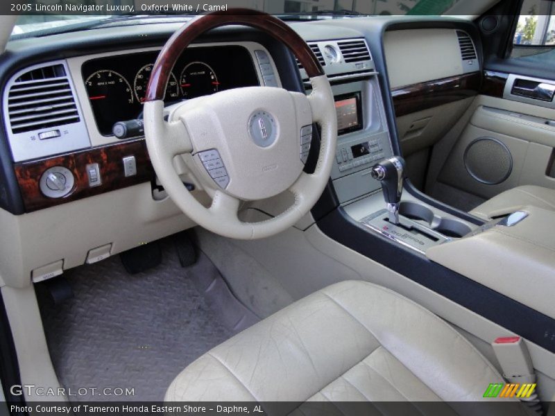 Oxford White / Camel 2005 Lincoln Navigator Luxury