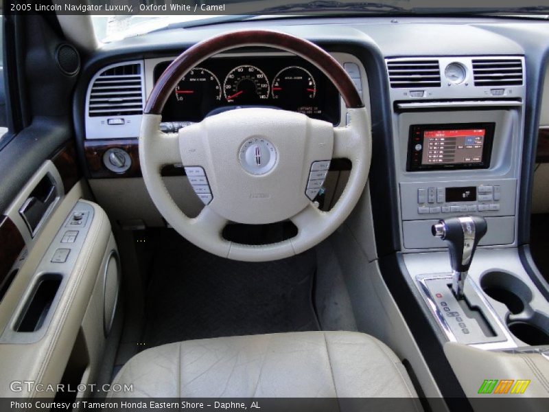 Oxford White / Camel 2005 Lincoln Navigator Luxury